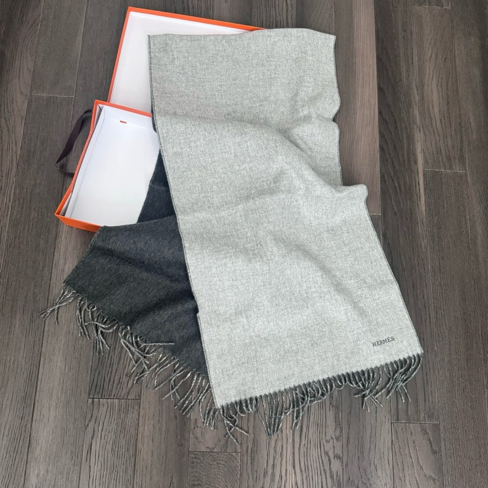 HERMES NEW unisex Double Sided Cashmere Men's Scarf Muffler Light Grey/Dark Grey - Picture 6 of 8